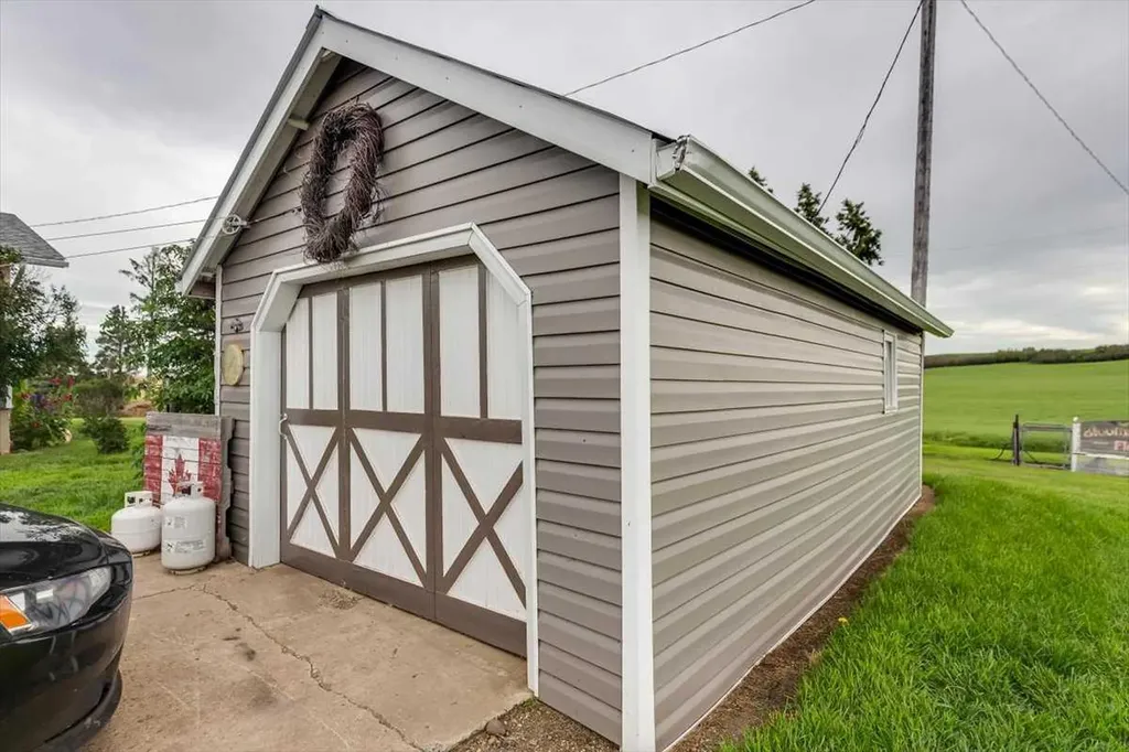 334078 Range Road 241 Rural Kneehill County AB T0M 2C0