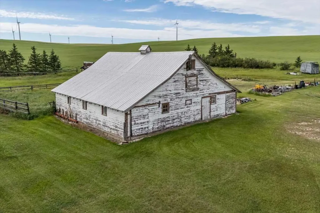 334078 Range Road 241 Rural Kneehill County AB T0M 2C0