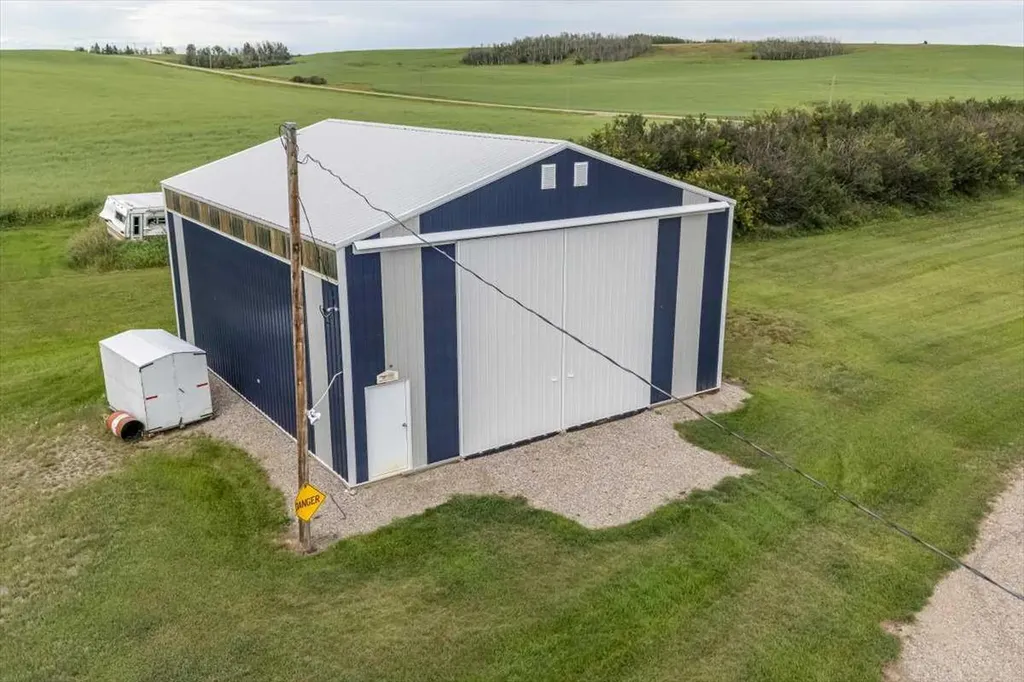 334078 Range Road 241 Rural Kneehill County AB T0M 2C0