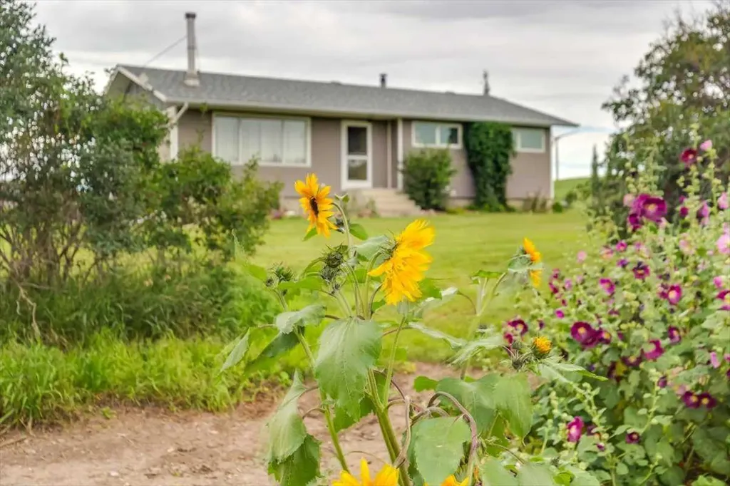 334078 Range Road 241 Rural Kneehill County AB T0M 2C0