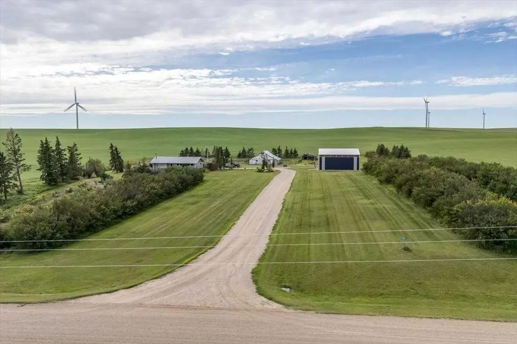 334078 Range Road 241 Rural Kneehill County AB T0M 2C0