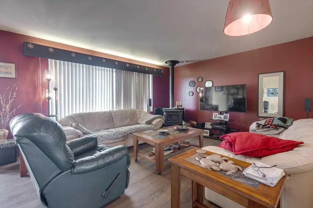 334078 Range Road 241 Rural Kneehill County AB T0M 2C0