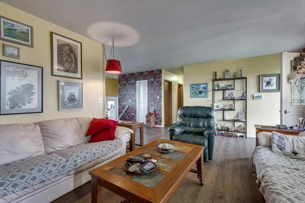 334078 Range Road 241 Rural Kneehill County AB T0M 2C0