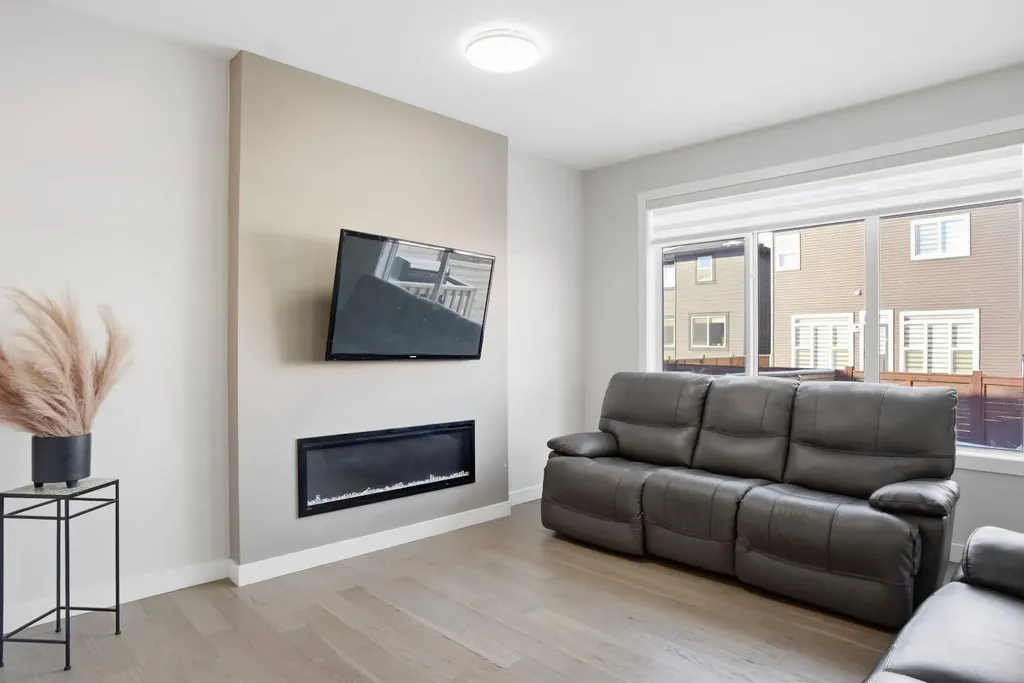 304 Creekrun Crescent SW Airdrie AB T4B5J8
