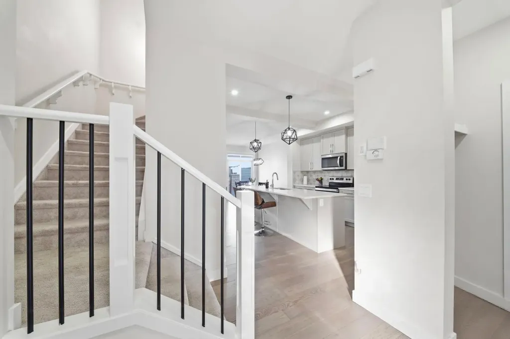 304 Creekrun Crescent SW Airdrie AB T4B5J8