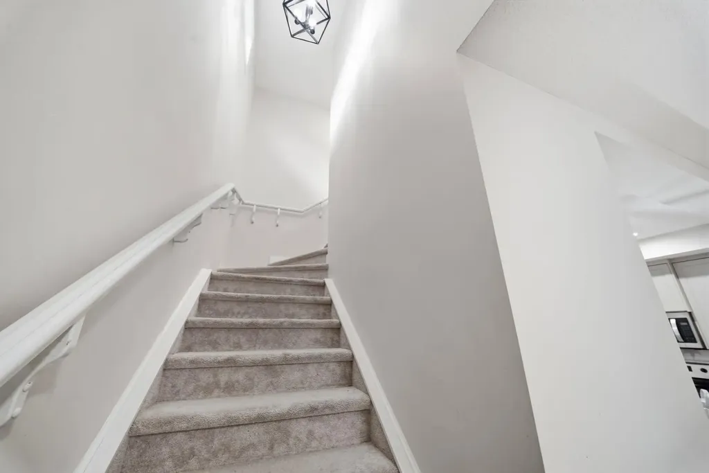 304 Creekrun Crescent SW Airdrie AB T4B5J8