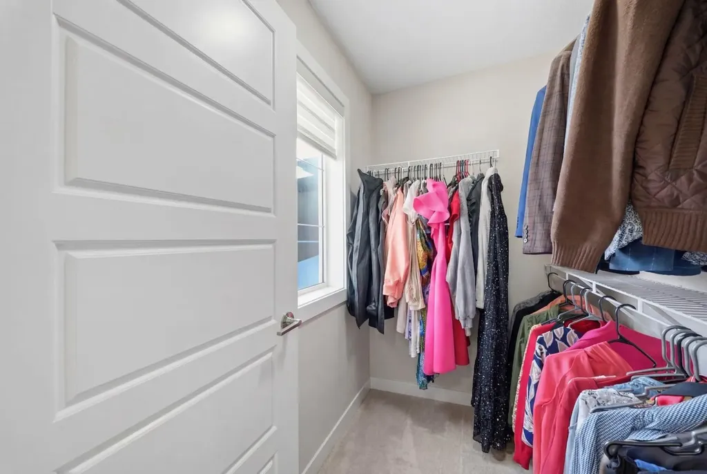 304 Creekrun Crescent SW Airdrie AB T4B5J8