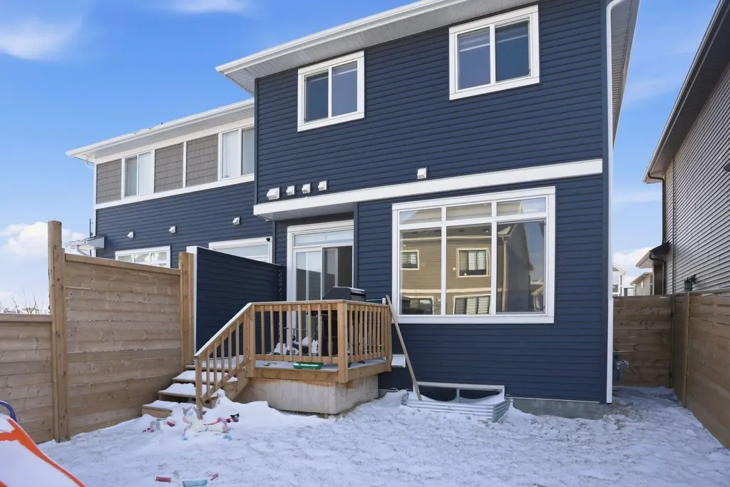 304 Creekrun Crescent SW Airdrie AB T4B5J8