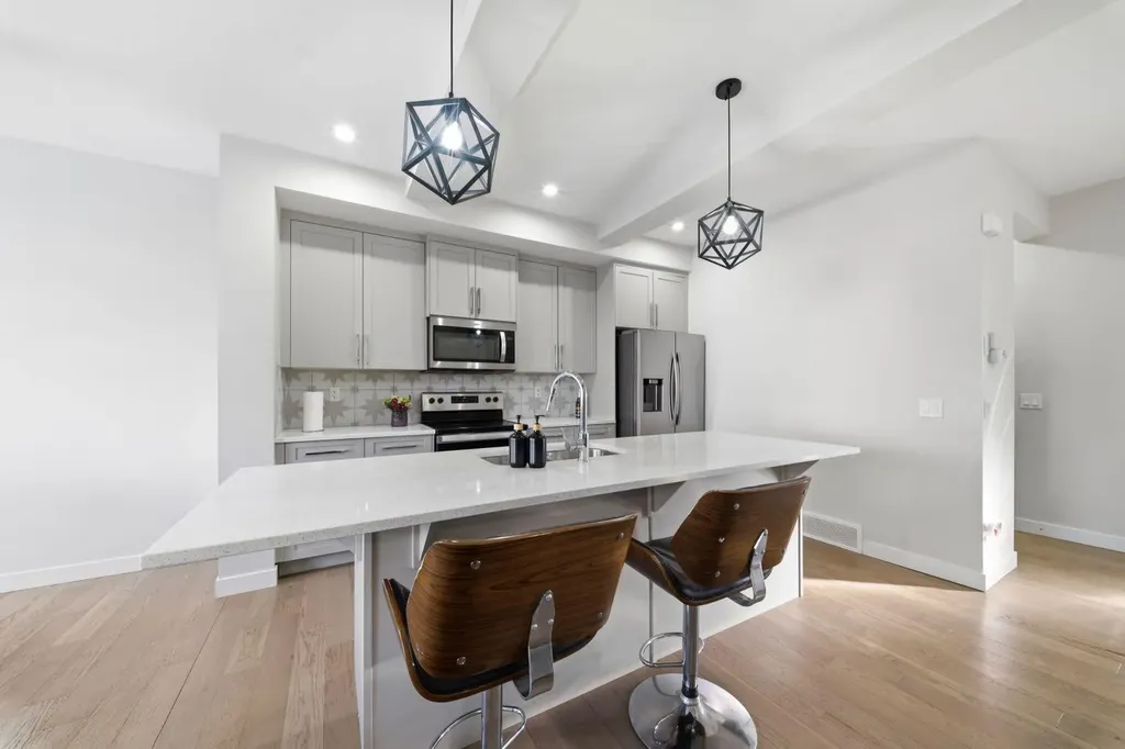 304 Creekrun Crescent SW Airdrie AB T4B5J8