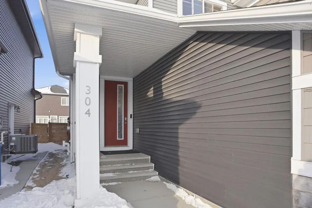 304 Creekrun Crescent SW Airdrie AB T4B5J8