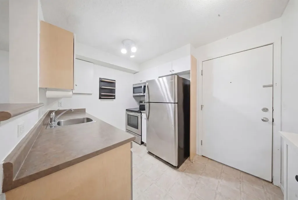 2395 Eversyde Avenue SW Calgary AB T2Y 0B4
