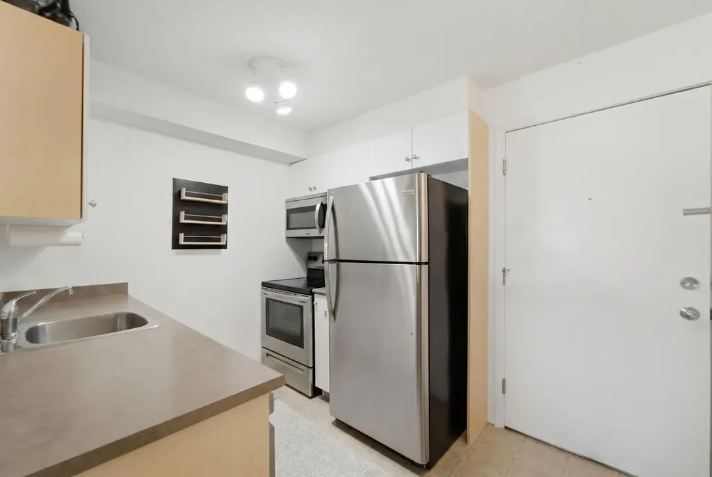 2395 Eversyde Avenue SW Calgary AB T2Y 0B4