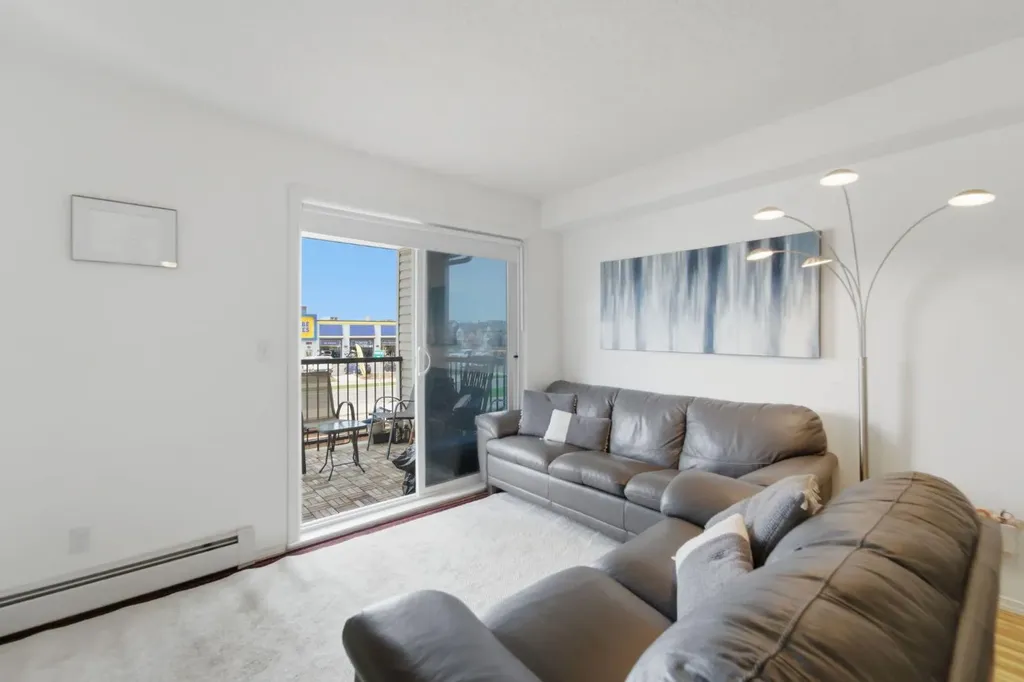 2395 Eversyde Avenue SW Calgary AB T2Y 0B4
