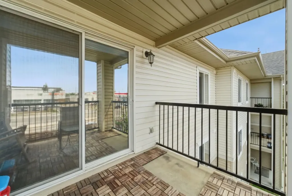 2395 Eversyde Avenue SW Calgary AB T2Y 0B4