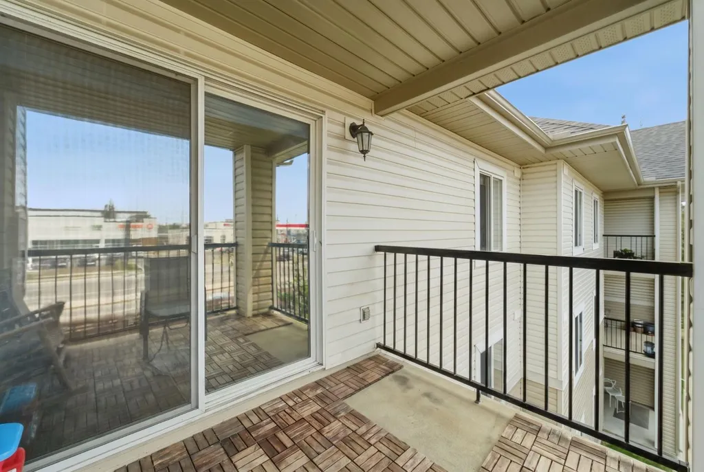 2395 Eversyde Avenue SW Calgary AB T2Y 0B4