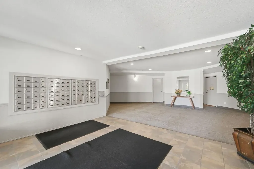 2395 Eversyde Avenue SW Calgary AB T2Y 0B4
