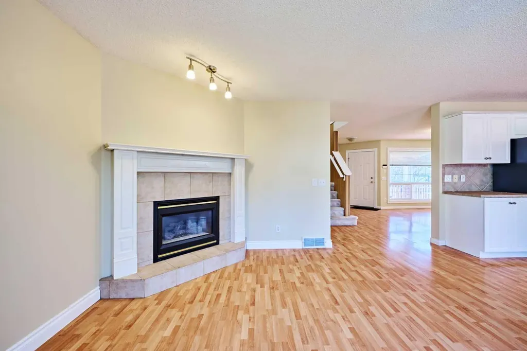 215 Coventry Green NE Calgary AB T3K 4M4