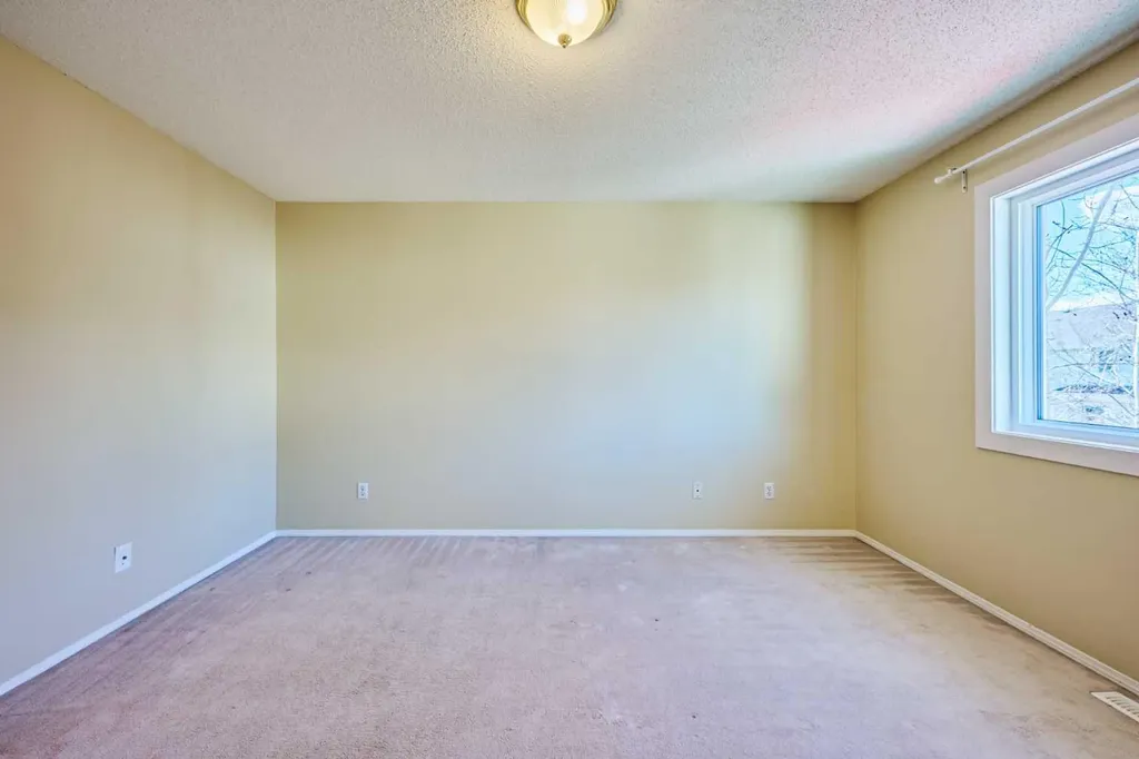 215 Coventry Green NE Calgary AB T3K 4M4
