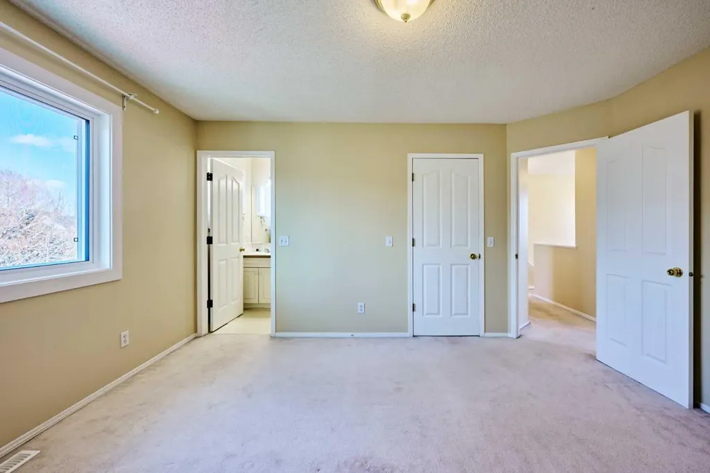 215 Coventry Green NE Calgary AB T3K 4M4