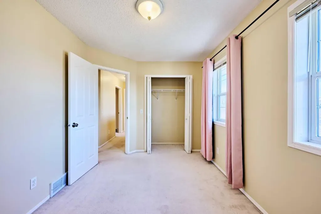 215 Coventry Green NE Calgary AB T3K 4M4