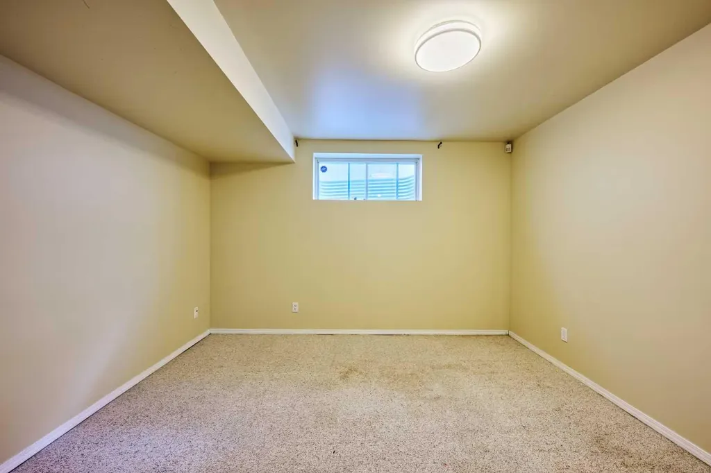 215 Coventry Green NE Calgary AB T3K 4M4