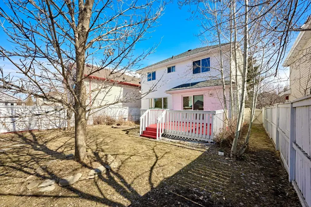 215 Coventry Green NE Calgary AB T3K 4M4