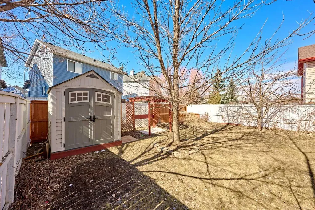 215 Coventry Green NE Calgary AB T3K 4M4