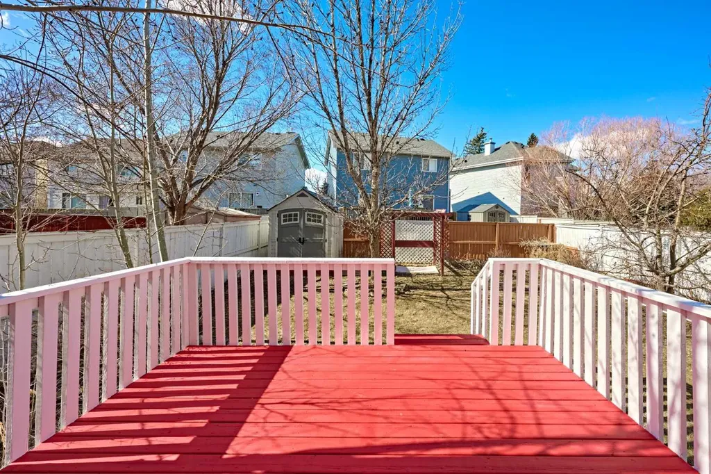 215 Coventry Green NE Calgary AB T3K 4M4