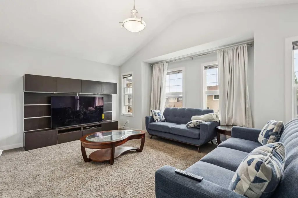 325 Evanspark Gardens NW Calgary AB T3P 0G6