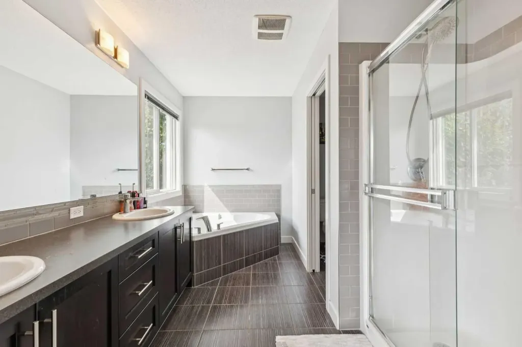 325 Evanspark Gardens NW Calgary AB T3P 0G6