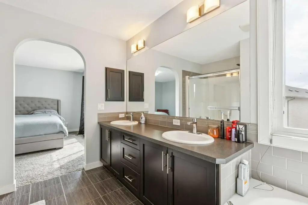 325 Evanspark Gardens NW Calgary AB T3P 0G6