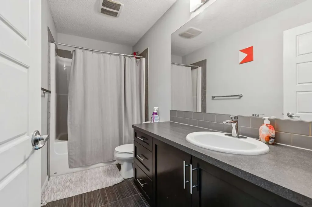 325 Evanspark Gardens NW Calgary AB T3P 0G6