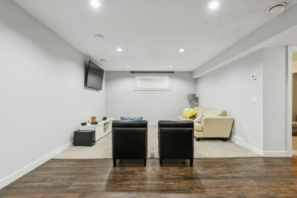325 Evanspark Gardens NW Calgary AB T3P 0G6