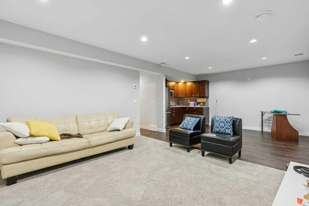 325 Evanspark Gardens NW Calgary AB T3P 0G6