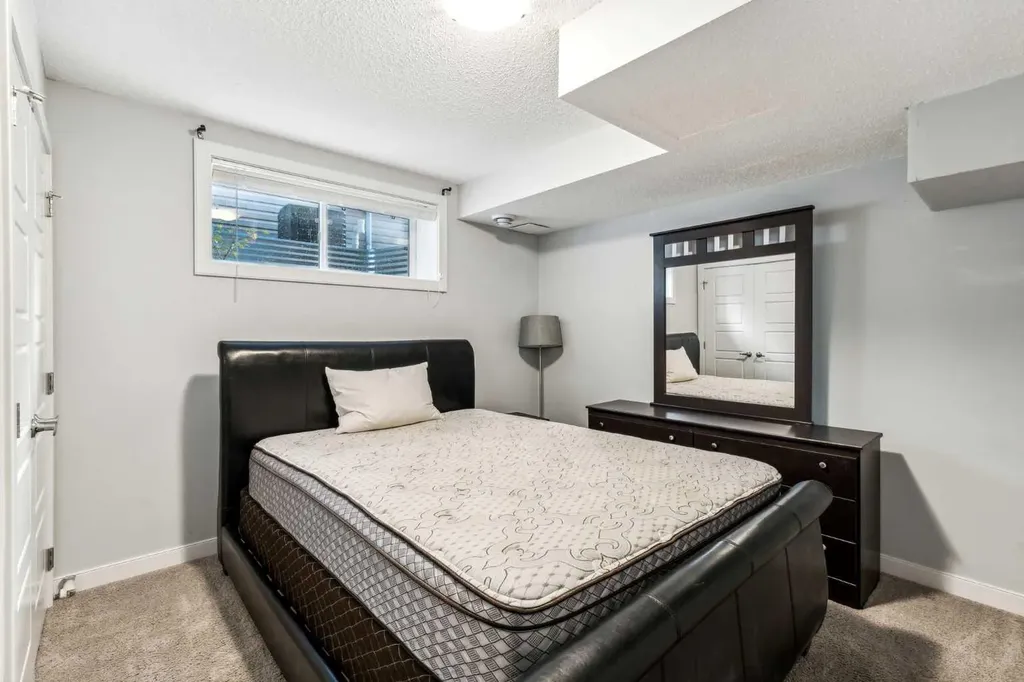 325 Evanspark Gardens NW Calgary AB T3P 0G6