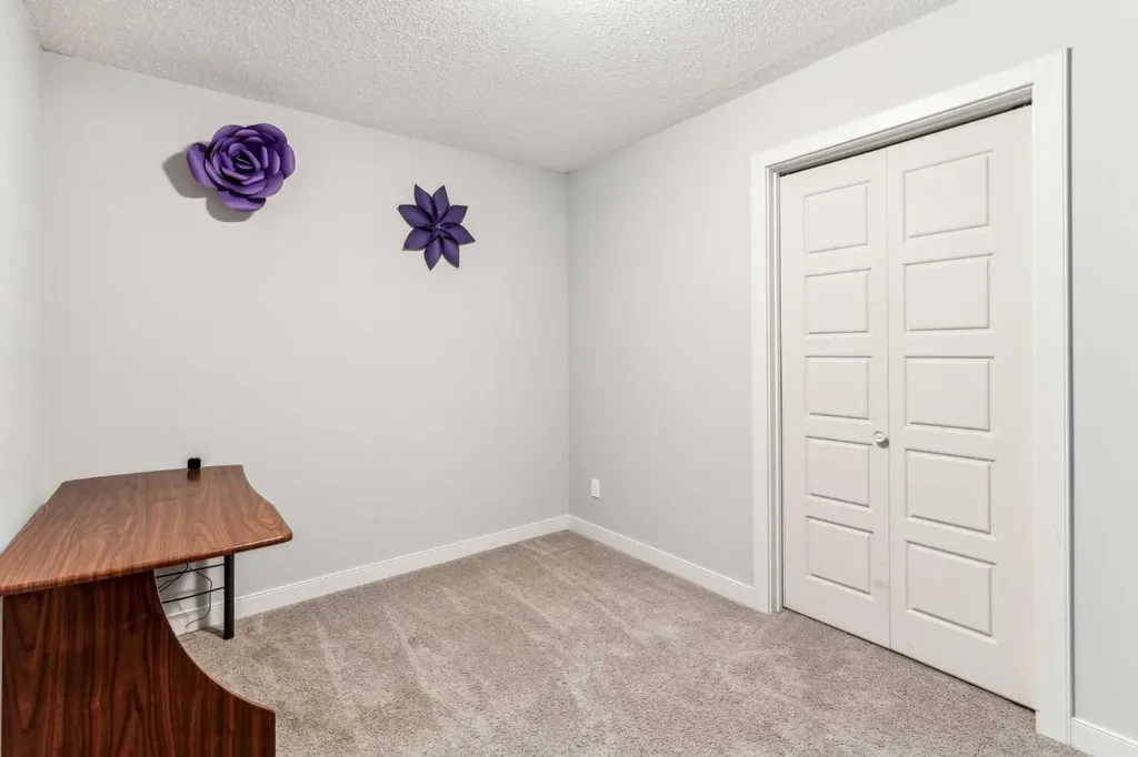 325 Evanspark Gardens NW Calgary AB T3P 0G6