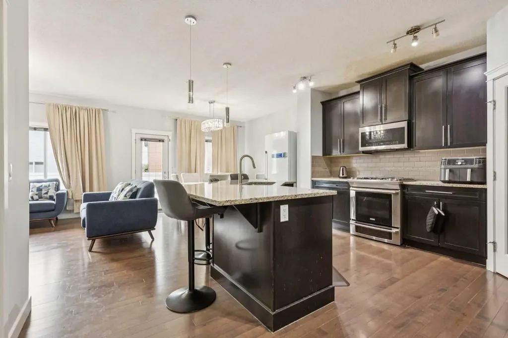325 Evanspark Gardens NW Calgary AB T3P 0G6
