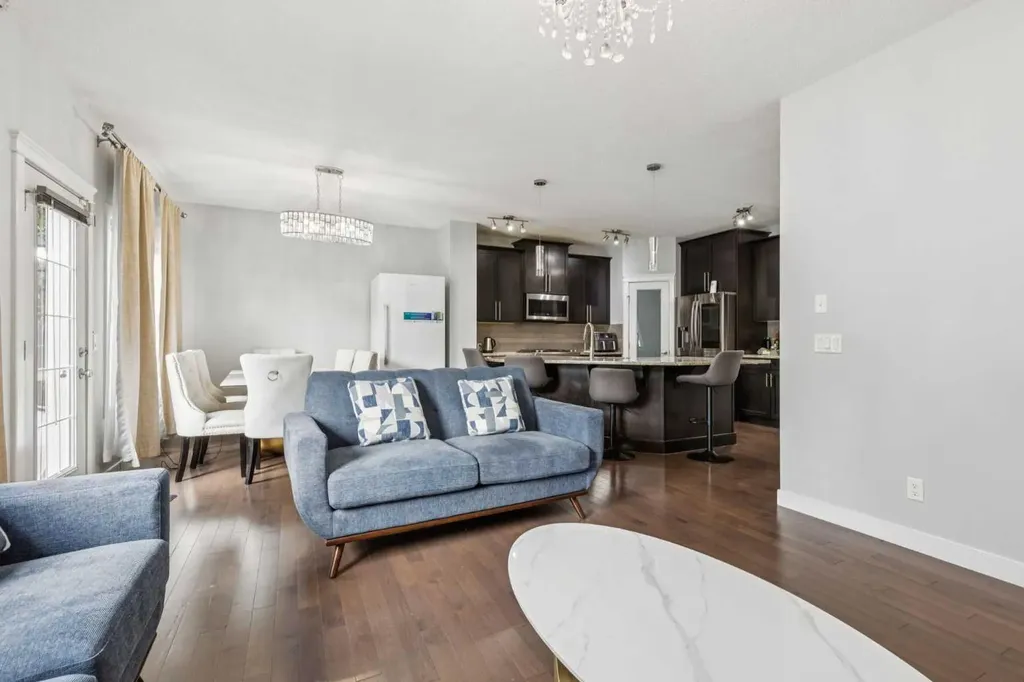 325 Evanspark Gardens NW Calgary AB T3P 0G6