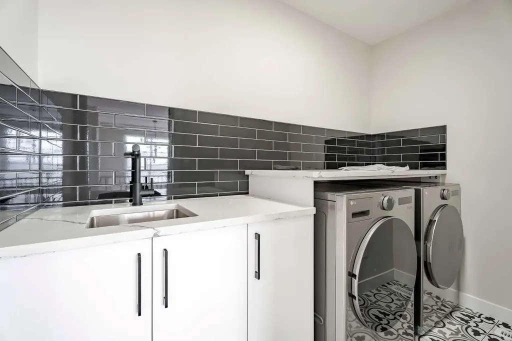 2045 Waterbury Road Chestermere AB T1X 3A9
