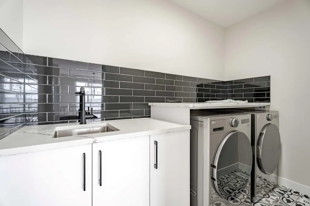 2045 Waterbury Road Chestermere AB T1X 3A9
