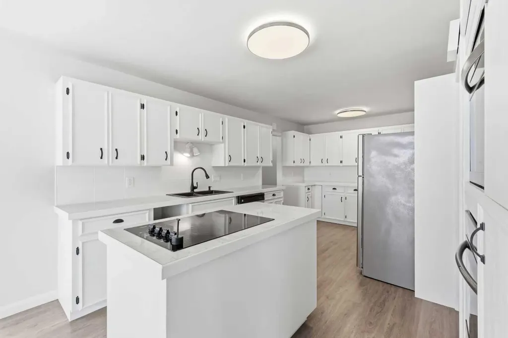 5031 Vienna Drive NW Calgary AB T3A 0W8