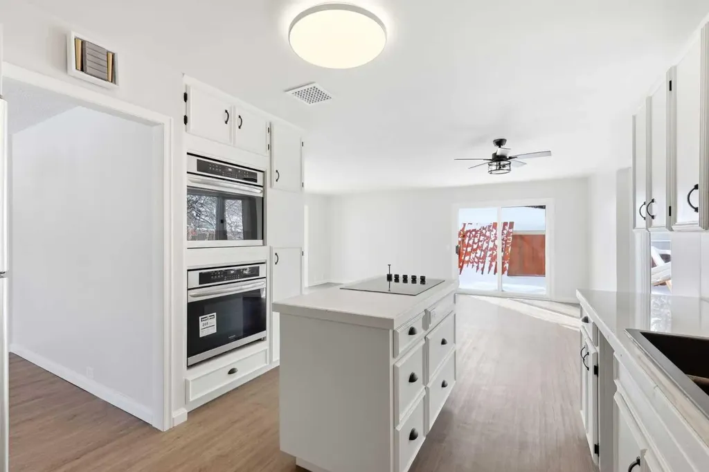 5031 Vienna Drive NW Calgary AB T3A 0W8