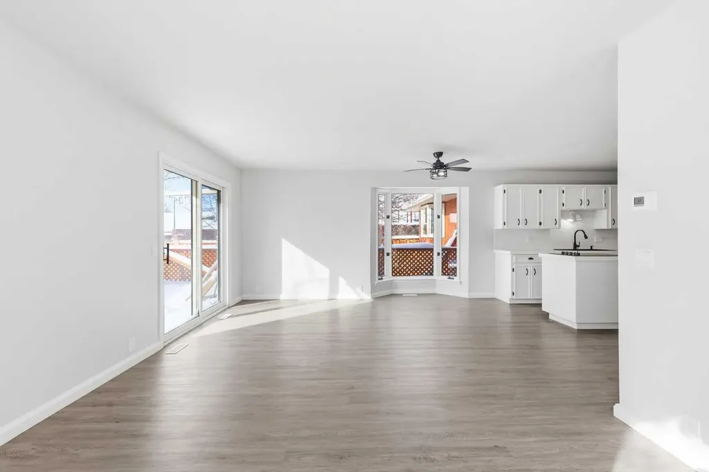 5031 Vienna Drive NW Calgary AB T3A 0W8