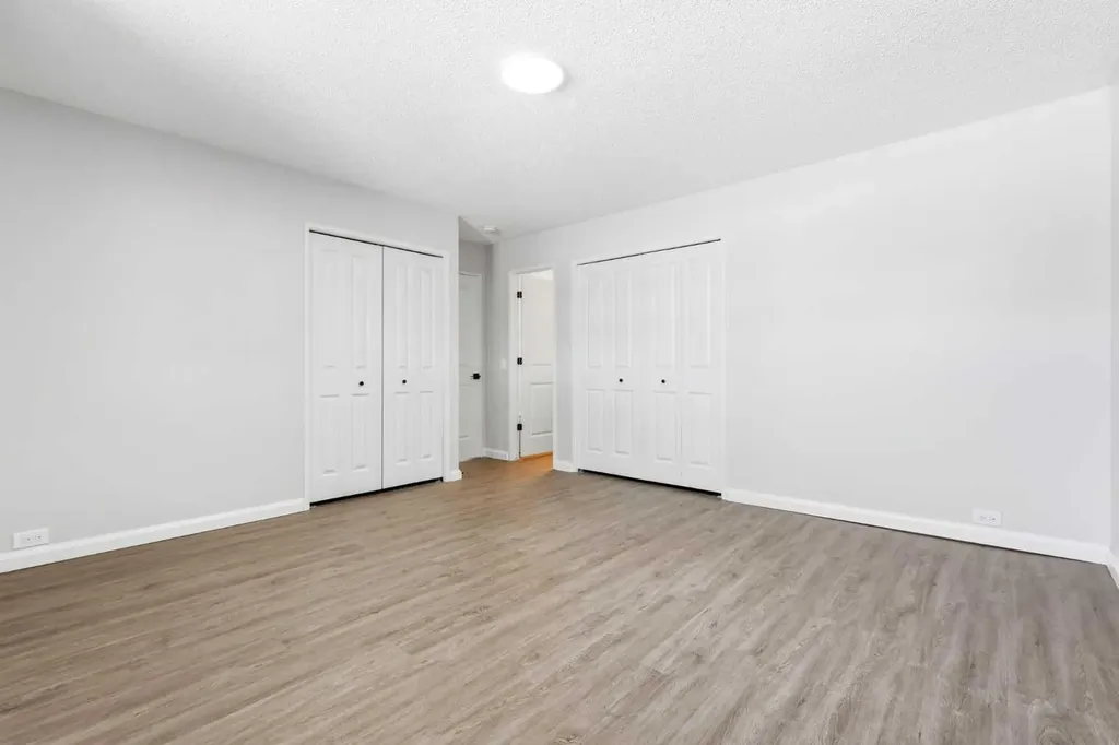 5031 Vienna Drive NW Calgary AB T3A 0W8