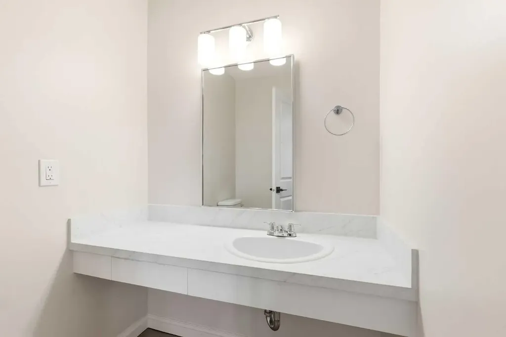 5031 Vienna Drive NW Calgary AB T3A 0W8