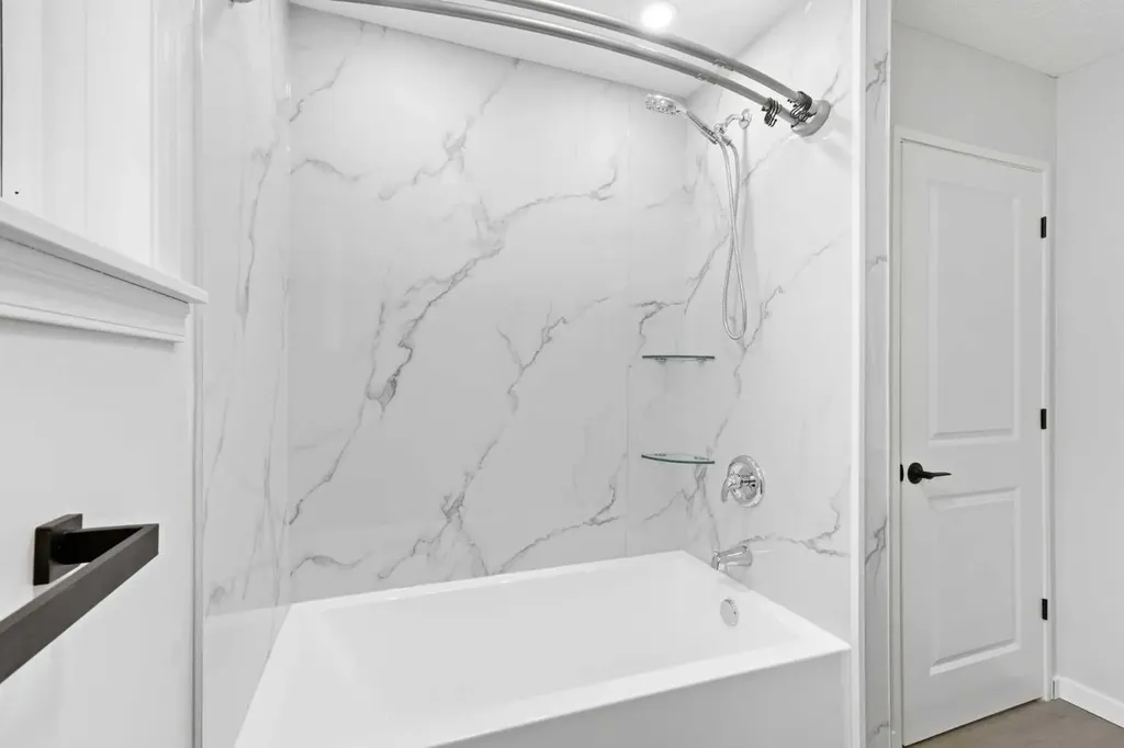 5031 Vienna Drive NW Calgary AB T3A 0W8