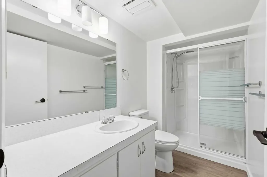 5031 Vienna Drive NW Calgary AB T3A 0W8
