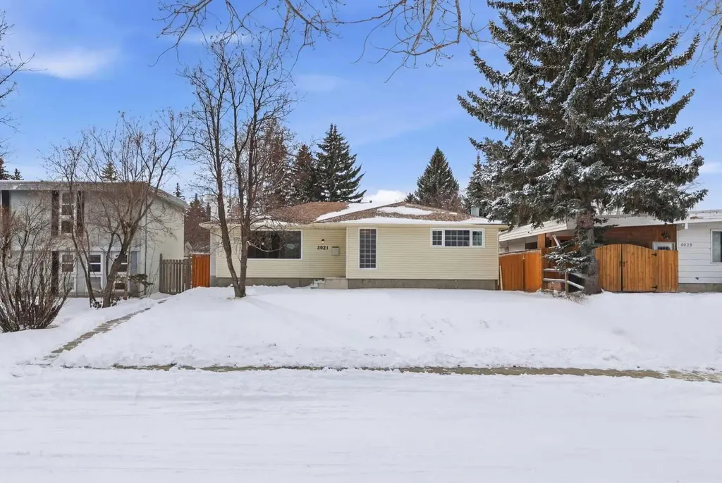 5031 Vienna Drive NW Calgary AB T3A 0W8