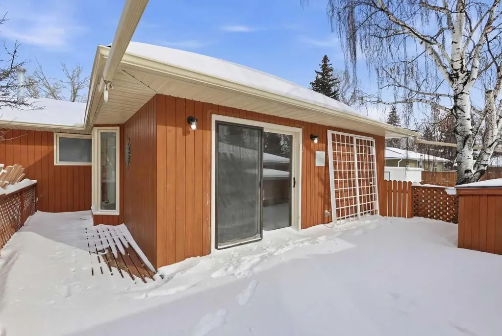 5031 Vienna Drive NW Calgary AB T3A 0W8