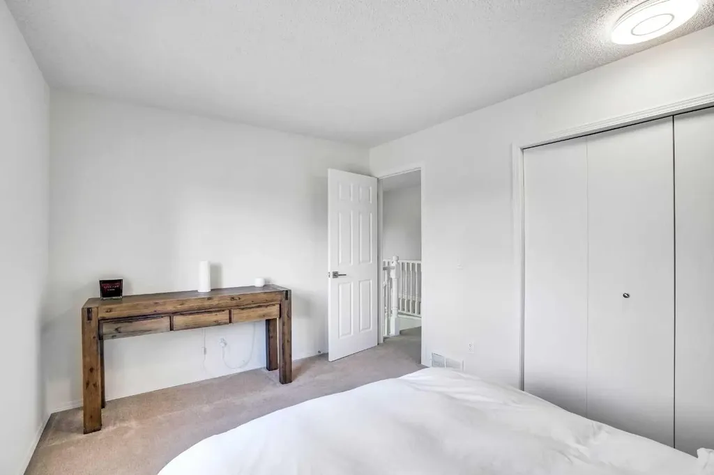 73 Riverview Close SE Calgary AB T2C4C5
